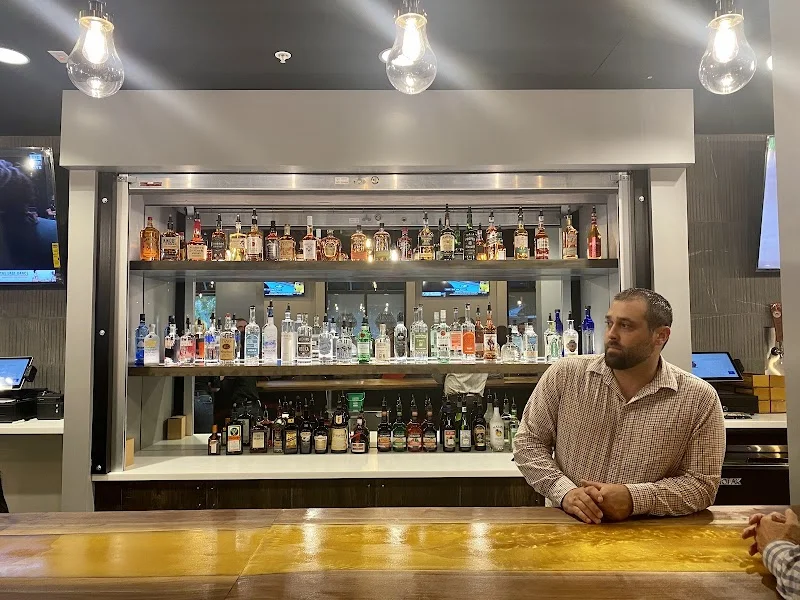 Hive 435 Taphouse